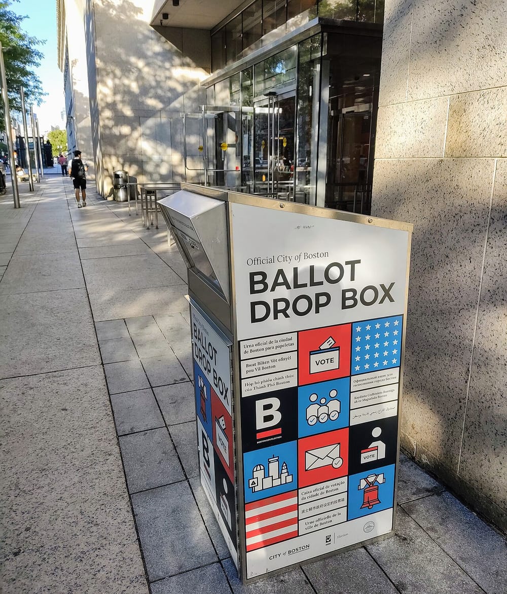 Ilustrim · Ballot Drop Box, Boston (CC BY-SA 4.0) / Wikimedia Commons