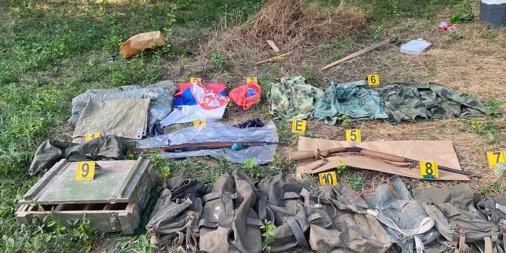 Policia gjen armatim me simbole serbe pranë pronave të Rashkoviqit