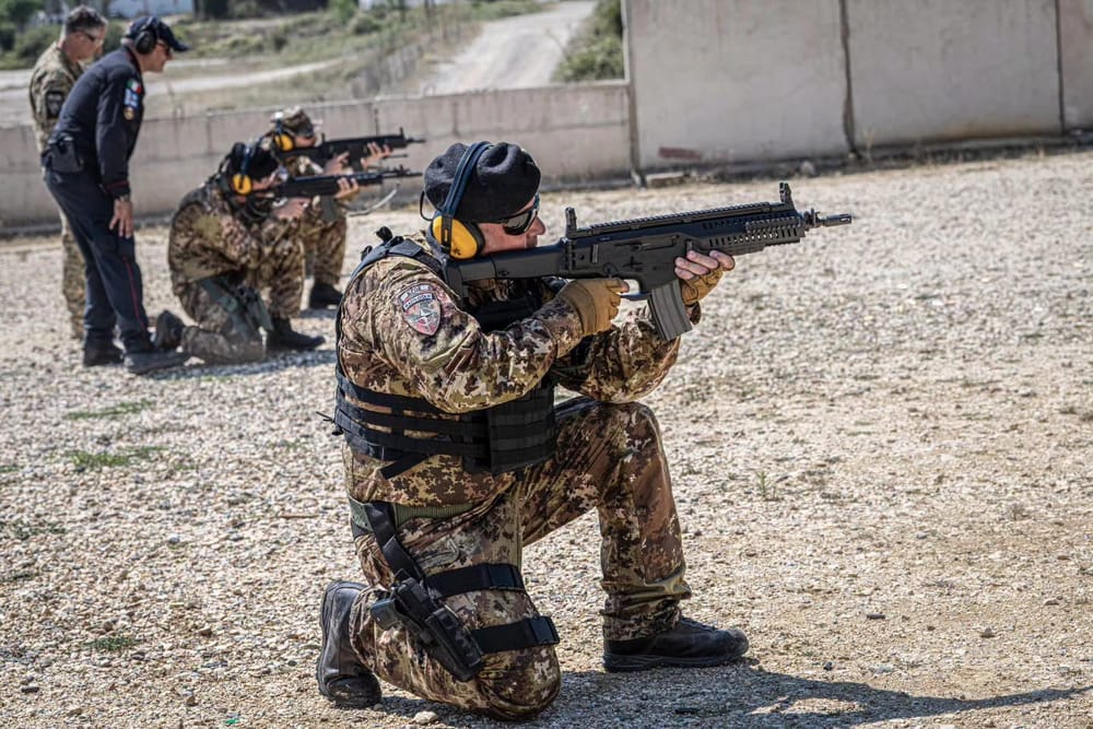 Ushtarët italianë të KFOR-it zhvillojnë trajnim qitjeje