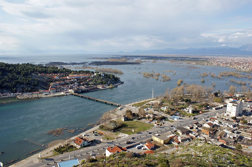 Dhjetë vjet nga stuhia në Hasanbeg — 22 jetë të humbura dhe një plagë ende e hapur