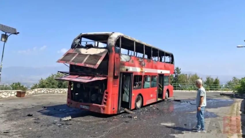 Digjet një veturë te Qendra Tregtare Mavrovasja në Shkup