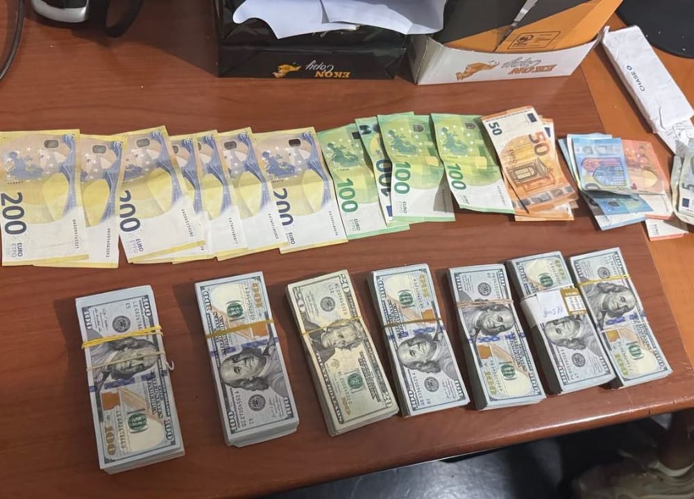 Konfiskohen mbi 13 mijë euro në pikëkalimin kufitar të Kullës