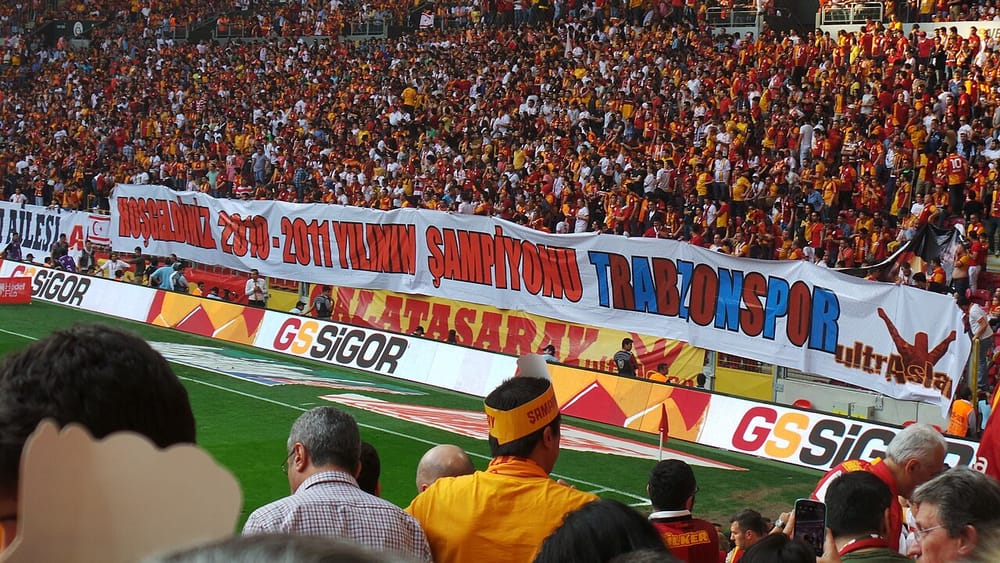 Ernest Muçi jep numrin 10 Salahut te Trabzonspor