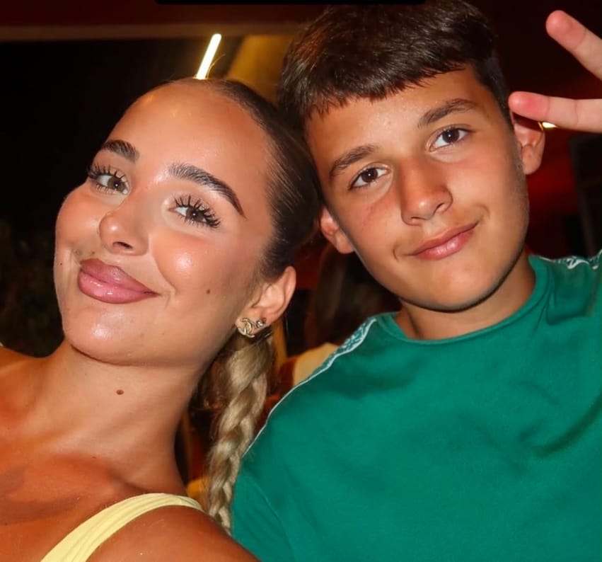 Elijona publikon foto me vellain