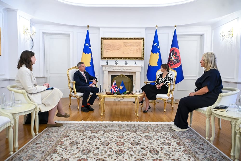 Haxhiu dhe ambasadori britanik diskutojnë për ngërçin institucional