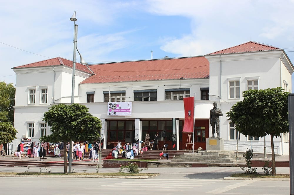 Haxhiu ndjek shfaqjen 'Qark i (pa)mbyllur burgjesh' në Gjilan