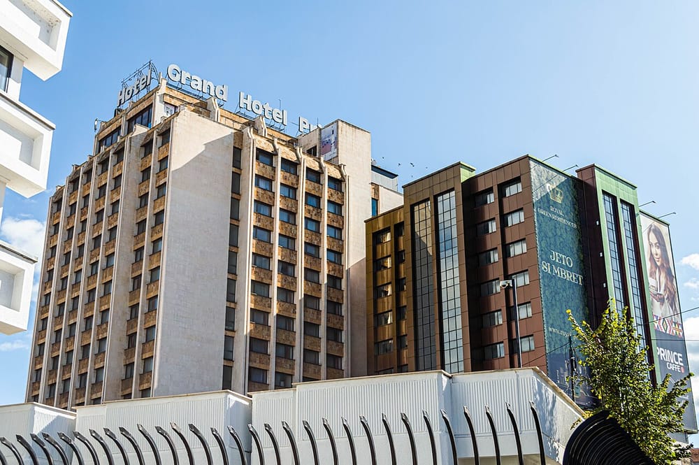 Hiqet mbishkrimi “Free Ukraine” nga Prishtina pas deklaratës së Zelenskyt