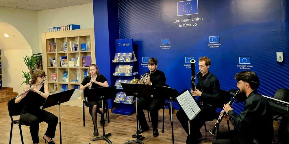 Orkestra Rinore e Ballkanit Perëndimor sjell muzikë në të dy anët e Ibrit