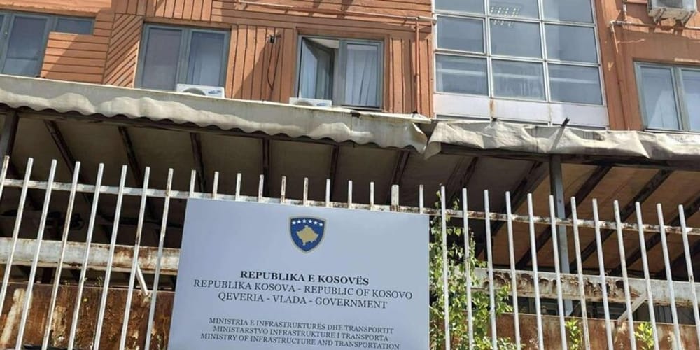 Pezullohen zyrtarët e Ministrisë së Infrastrukturës për keqpërdorim tenderi