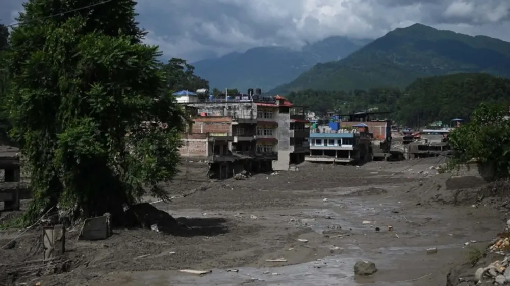 Përmbytje shkatërruese në Nepal, dhjetëra viktima dhe të zhdukur