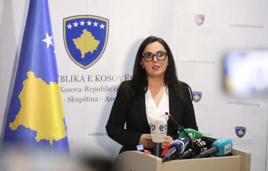 Katër ditë para mësimit, 200 mijë nxënës s’e dinë kur do t’i kenë librat