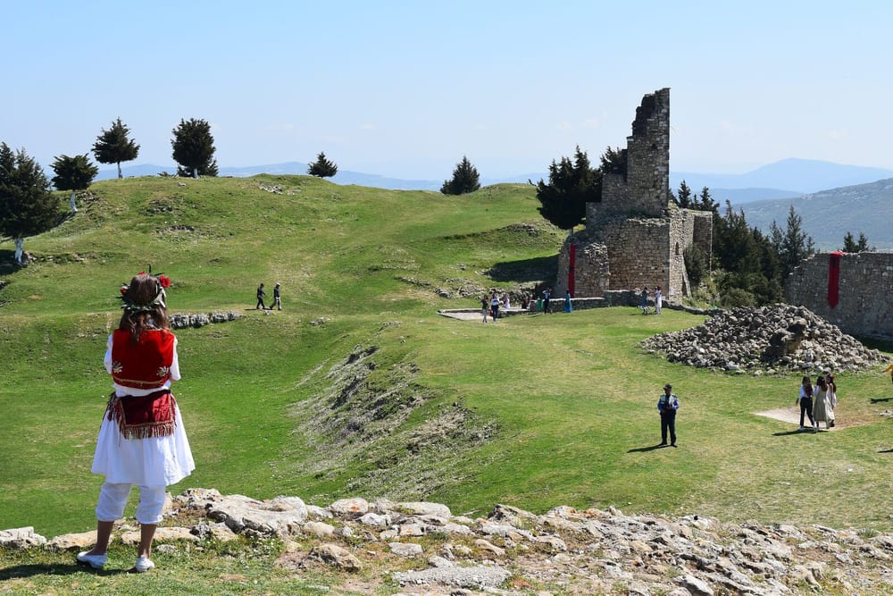 Kalaja e Kaninës mbi gjirin e Vlorës