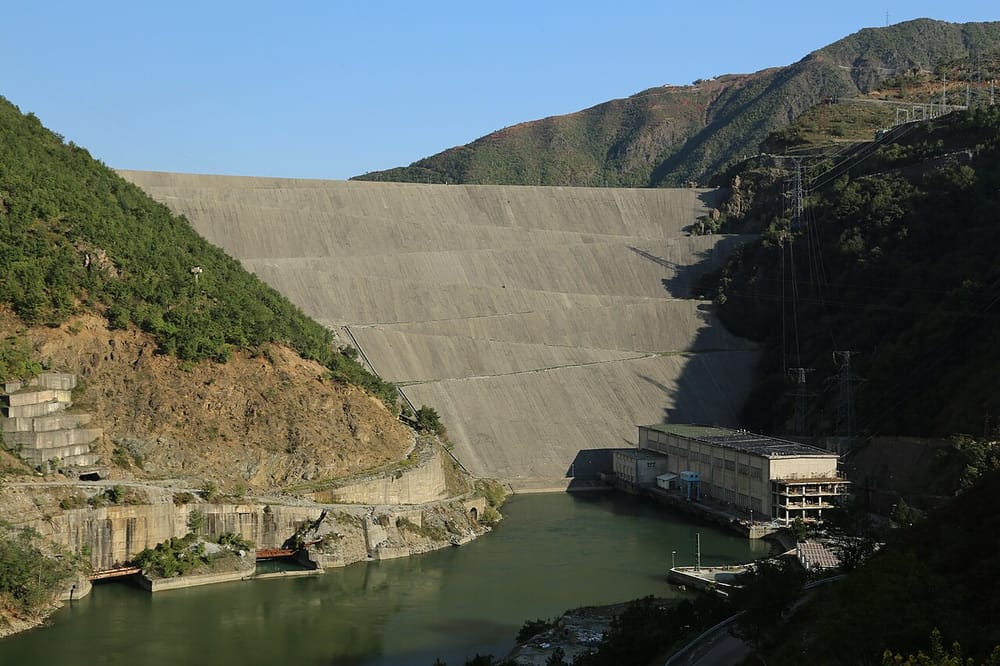 KESH blen 41.5 milionë euro energji — bie niveli i Fierzës