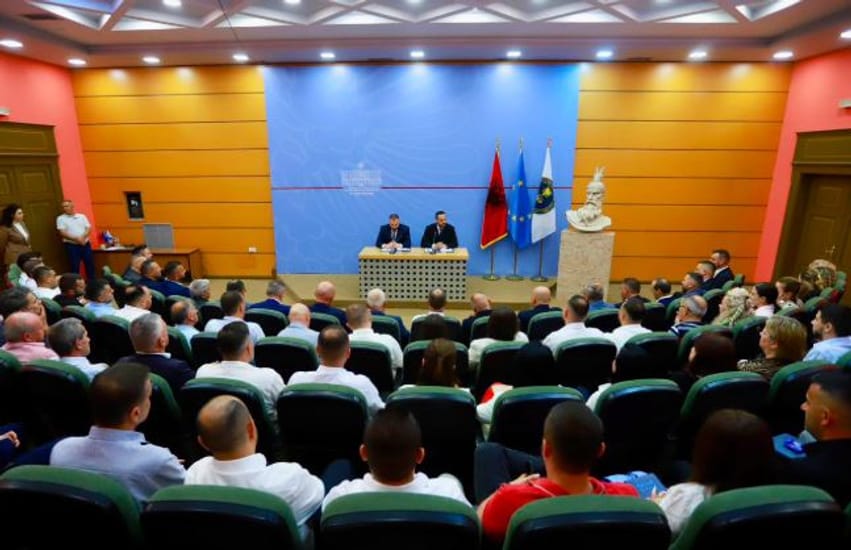 Ministri i Brendshem mbledh drejtuesit e Policise se Shtetit