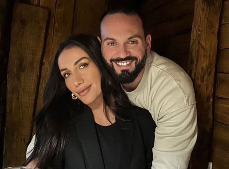 Ledian Agalliaj publikon foto misterioze në breg të detit