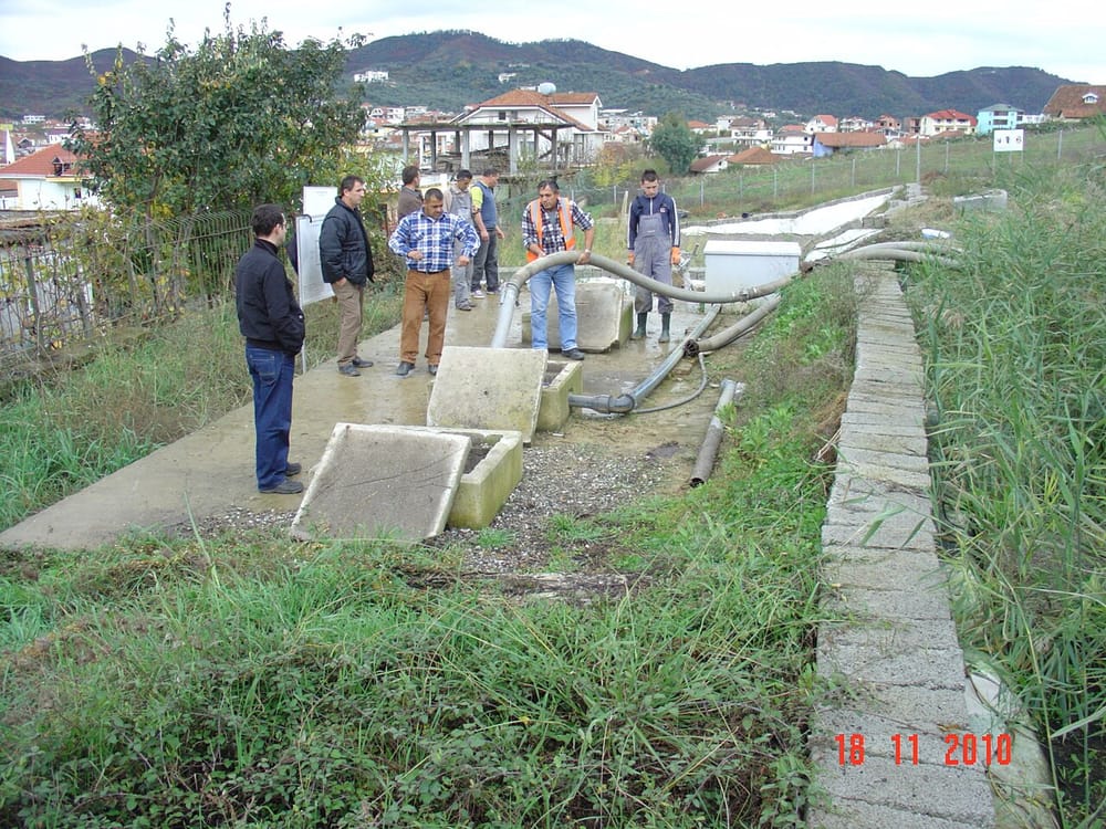 Pumping of settled sludge (5545916143)