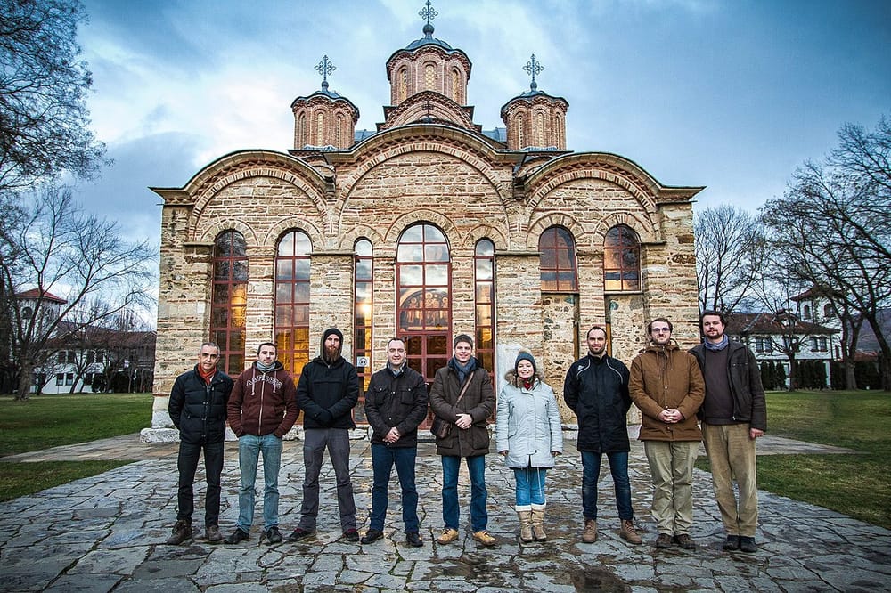 Arnaud Gouillon with volunteers of "Solidarity for Kosovo" in front of the Grača
