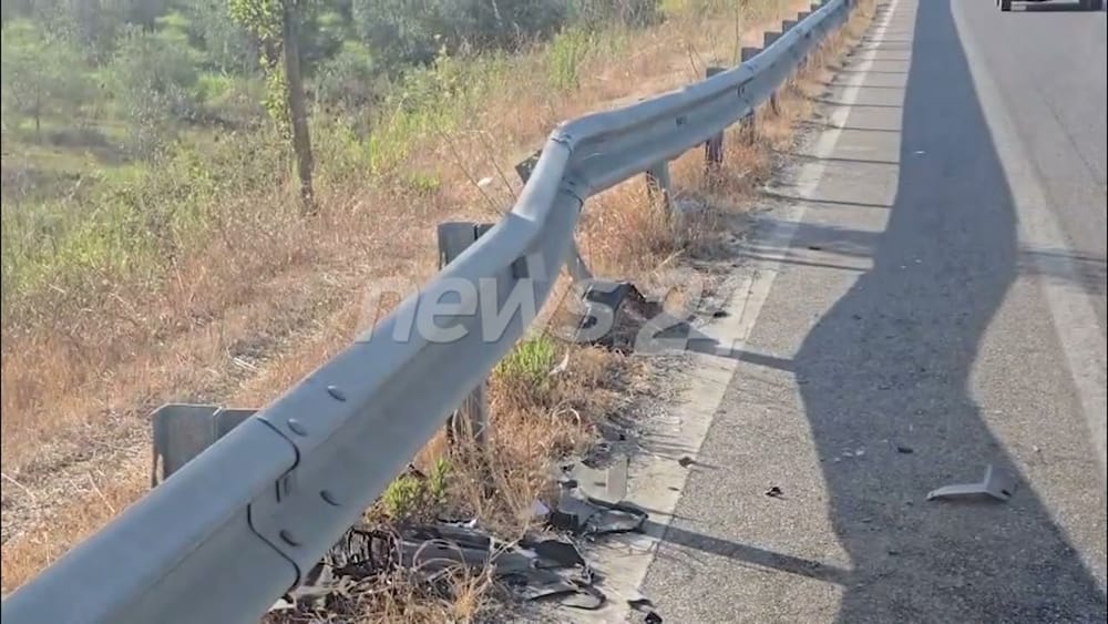 Përplasje mes tre automjeteve në aksin Levan-Tepelenë