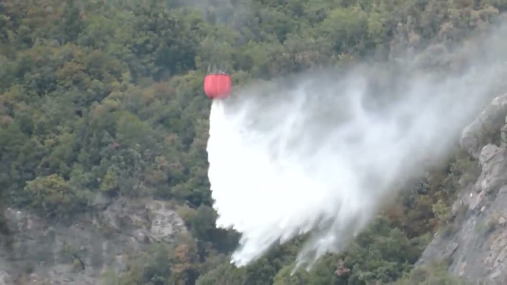 Avionët Air Tractor ndërhyjnë nga ajri për shuarjen e zjarreve në Lurë