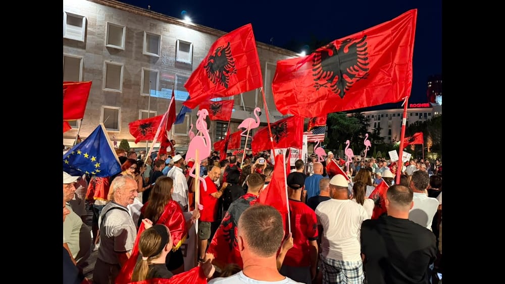 Gent Progni: Turistët i tremb kaosi e betonizimi, jo protestat
