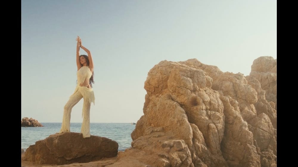 Donna Dafi publikon këngën e re “GODDESS” me mesazh për fuqinë e gruas