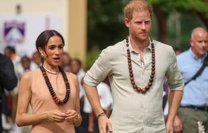Princi Harry dhe Meghan Markle rikthehen në Britani me fëmijët