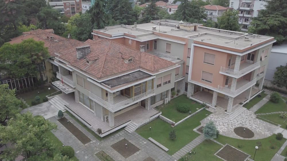 Mijëra protestues zënë Ish-Bllokun në ditën e 64-të të protestës