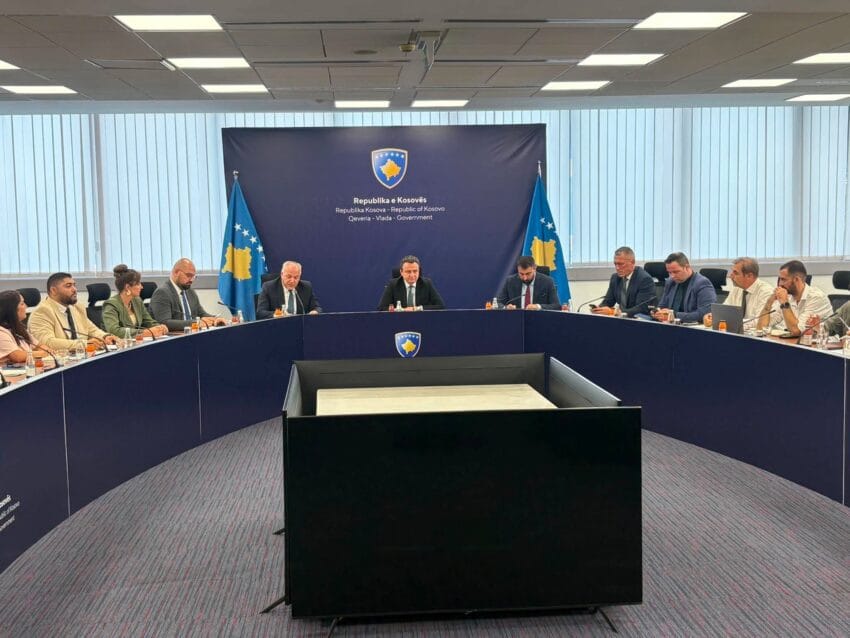 Qeveria kërkon bashkëpunim me komunat për të drejtat e komuniteteve