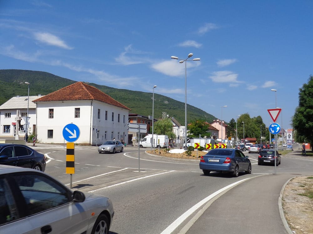 Përplasen dy automjete në Korenicë — 9 të lënduar