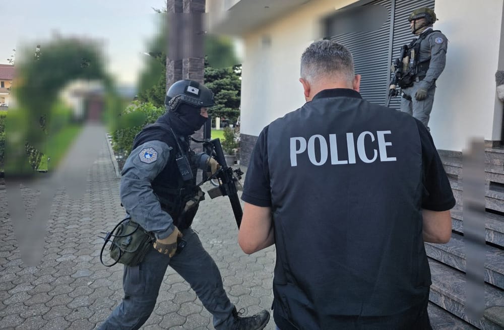 Konfiskohen armë, municion e uniforma në veri të Kosovës