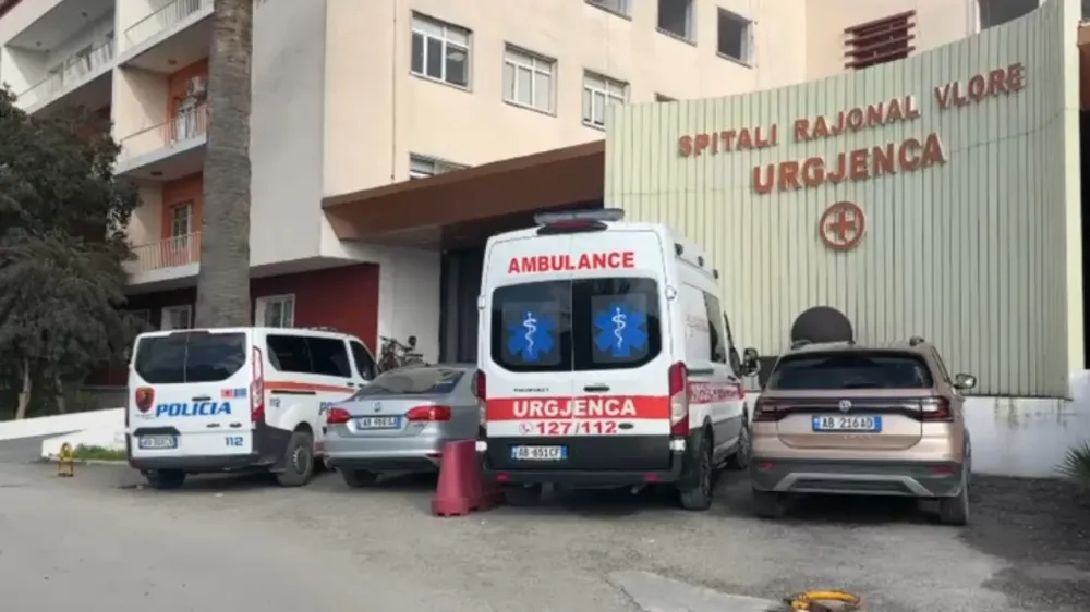 Aksident në Kaninë të Vlorës, dy persona të plagosur nga përplasja e makinave