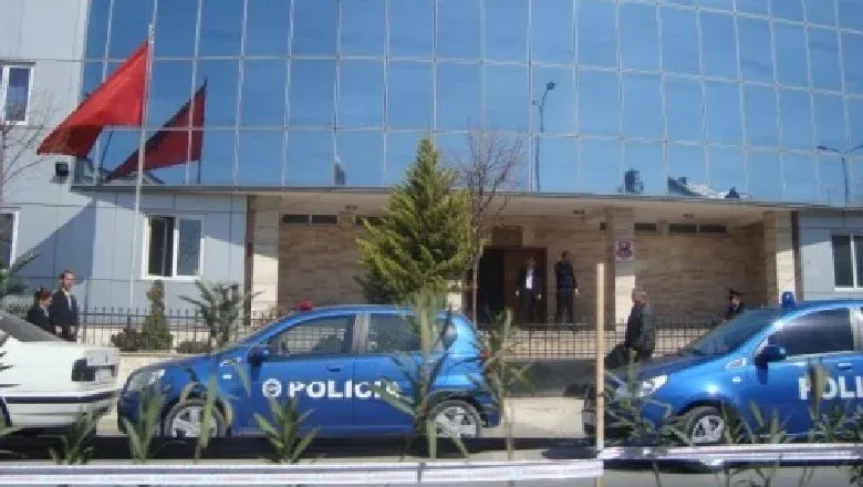 26-vjeçari përplas makinë policie në Kamëz, dy efektivë të plagosur