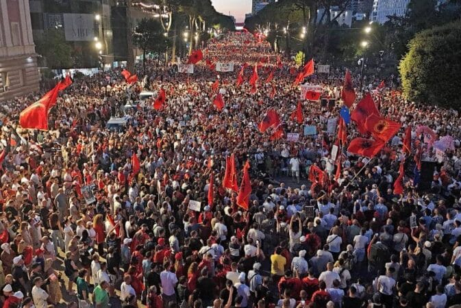 Protesta e 90-të, qytetarët kërkojnë dorëheqjen e Ramës dhe qeveri tranzitore
