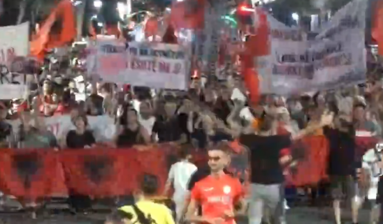 Protesta e 76-të