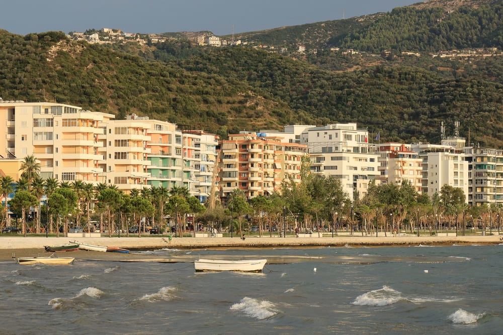 Punonjëse e re grabit 5 mijë euro nga Exchange në Vlorë