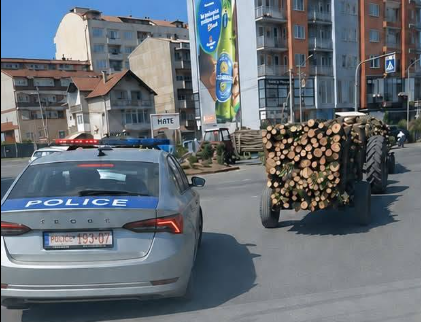 Gjashtë traktorë me dru pa dokumentacion konfiskohen në Ferizaj