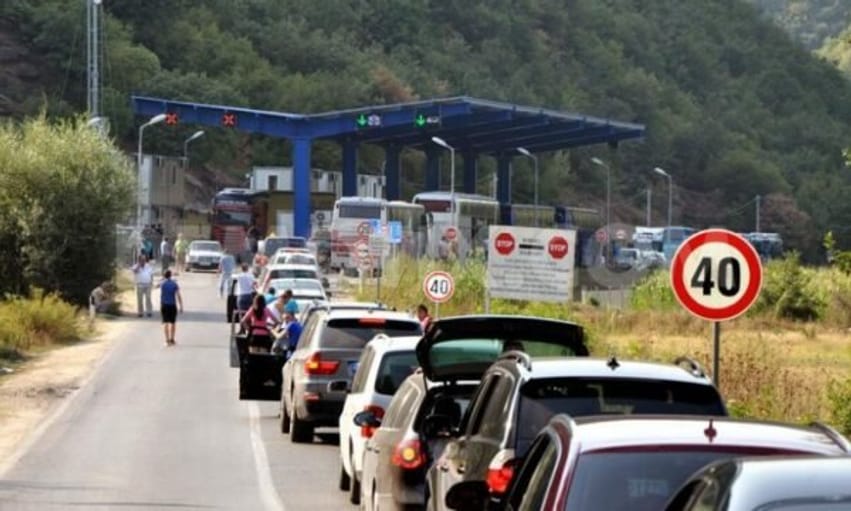 Pritje deri në 60 minuta në pikat kufitare të Kosovës
