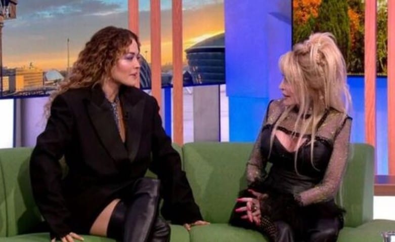 Rita Ora bën dedikim prekës pas ndarjes nga jeta të Dolly Parton