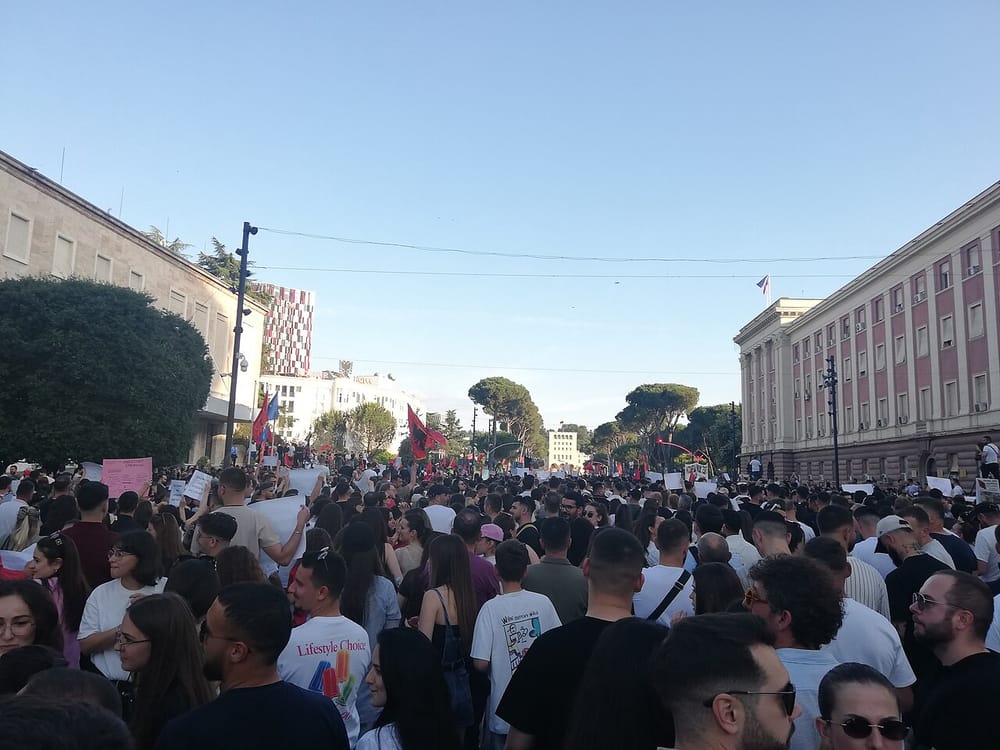 Shqiptar nga diaspora u bashkua protestës në Tiranë kundër Ramës
