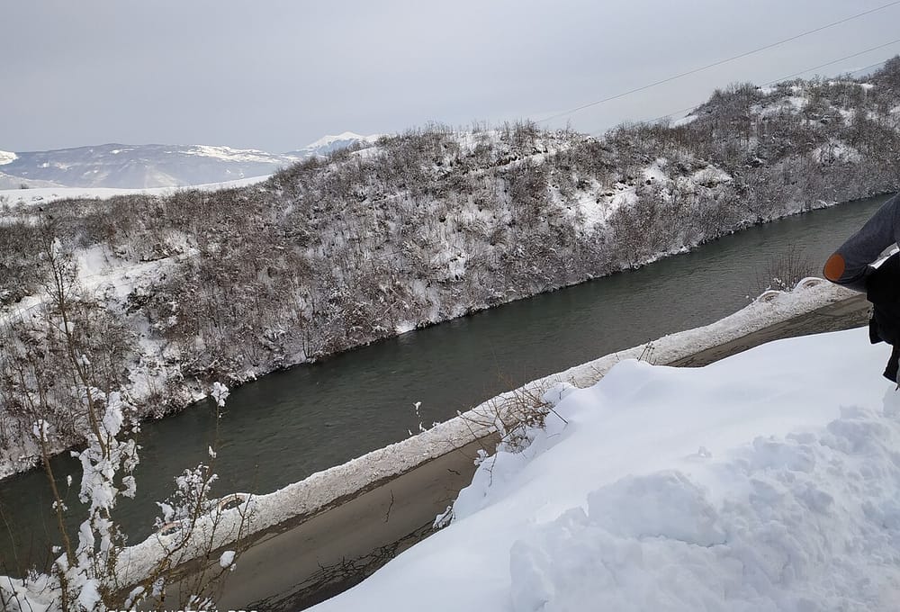 Shtatë persona shpëtohen nga Drini i Zi pas rritjes së ujit