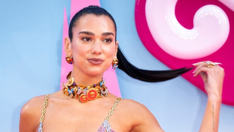 Dua Lipa mbush 31 vjeç, postimi i saj para festës bëhet viral