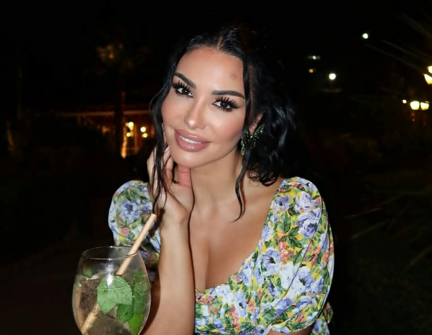 Soni Malaj tërheq vëmendjen me paraqitjen plot stil