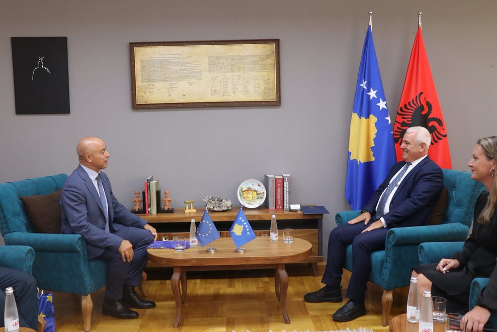 Svecla pret shefin e ri te EULEX-it