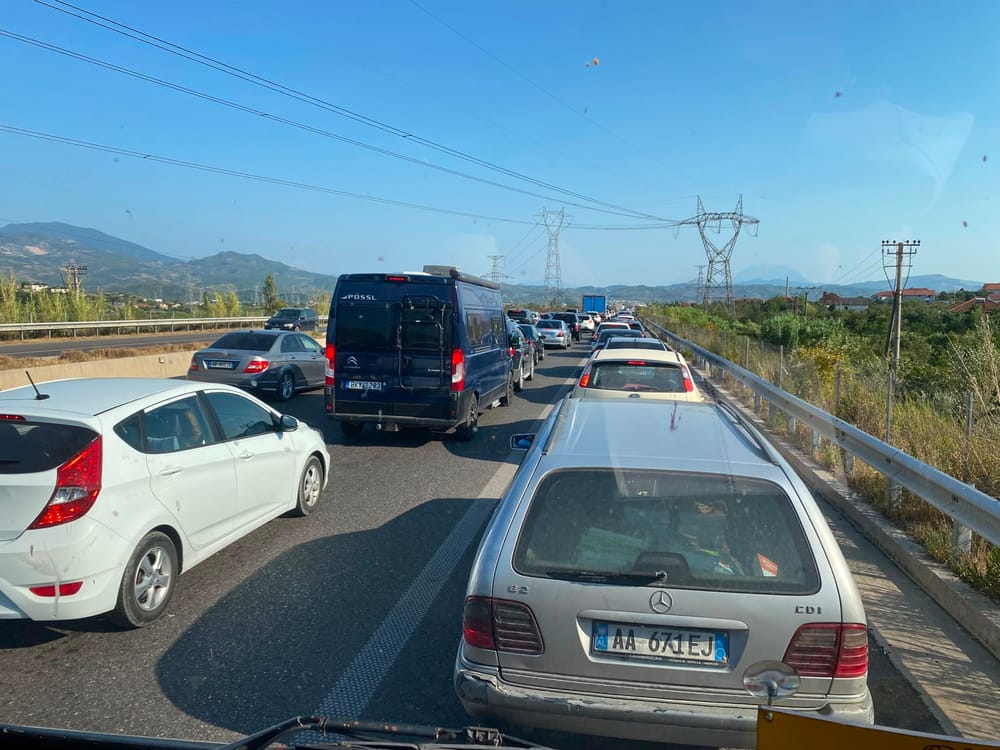 Trafiku në autostradë Elbasan dëmton bizneset juglindore