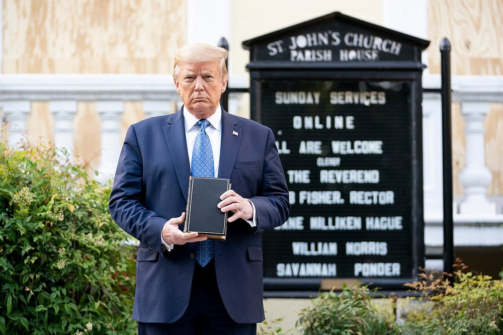 Trump angazhohet të mbajë Infantinon në krye të FIFA-s — presioni për dorëheqje rritet