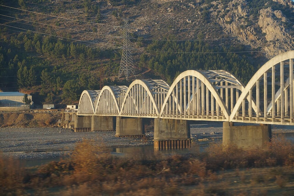 Ura e Zogut: monumenti i rrezikuar që lidhi Shqipërinë e Veriut me Jugun