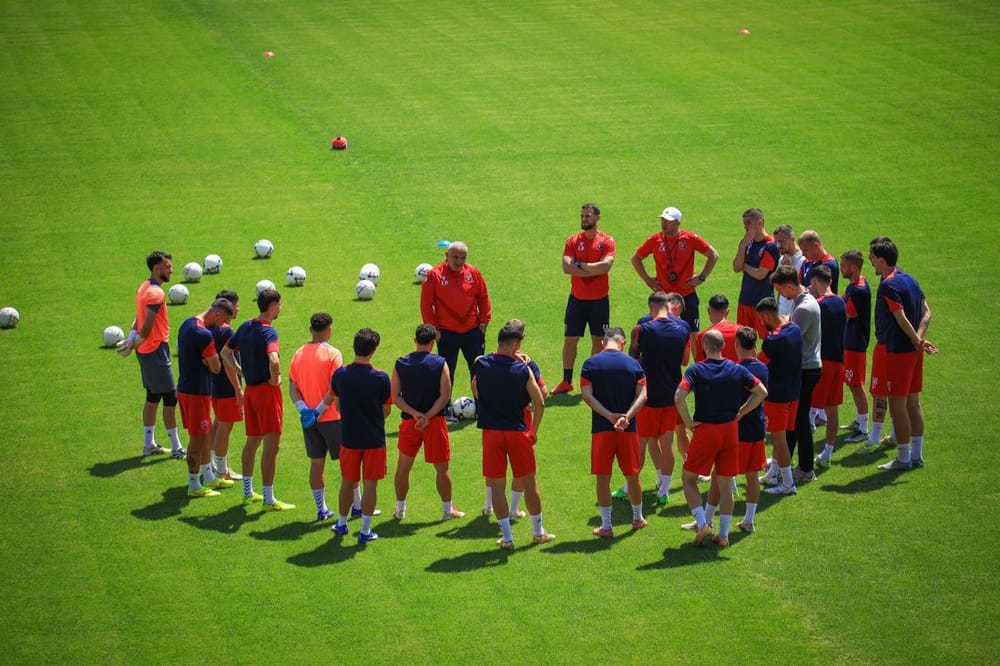 Vllaznia publikon listën me 24 futbollistë për ndeshjen me Skënderbeun
