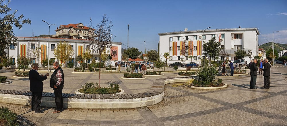 Zjarrfikësit vënë nën kontroll tri vatra zjarri në Gramsh
