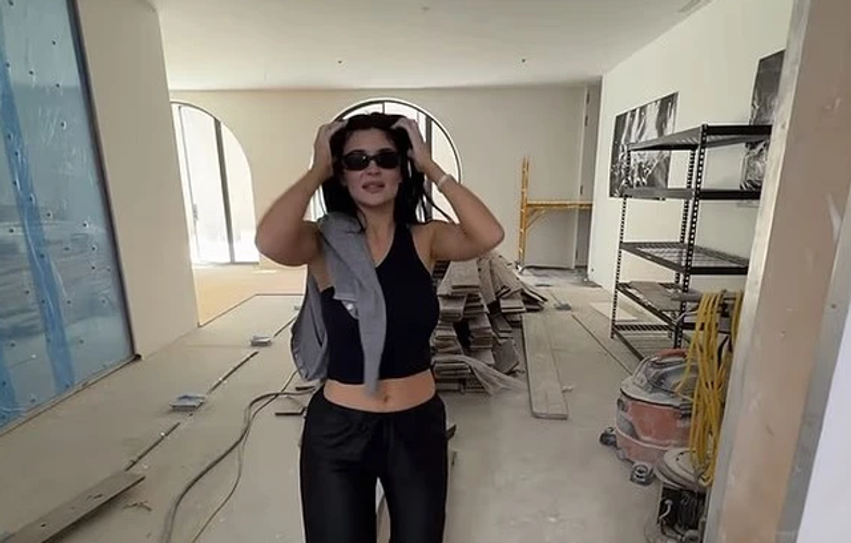 Kylie Jenner zbulon shtëpinë e ëndrrave pas gjashtë viteve punime