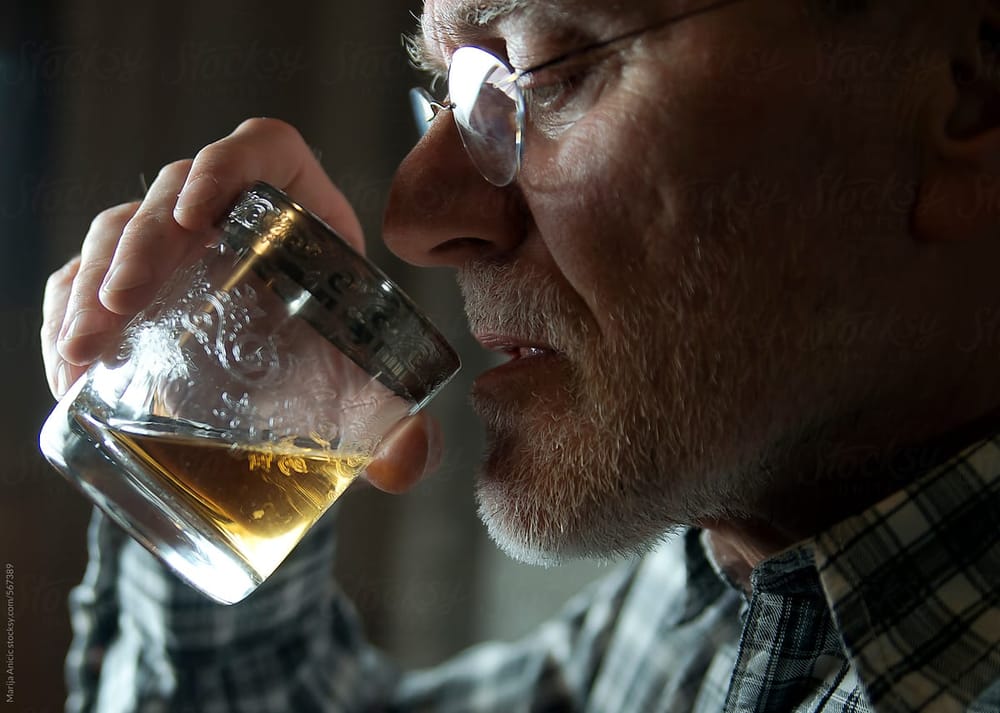 Alkooli më pak i dëmshëm për të moshuarit mbi 50 vjeç